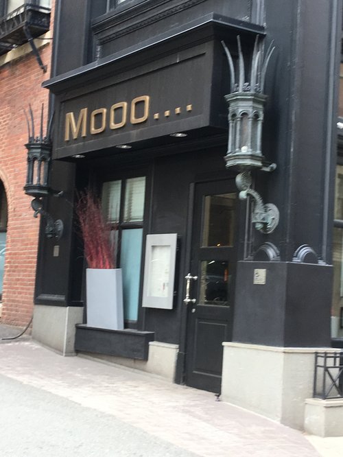 Mooo... steakhouse entrance